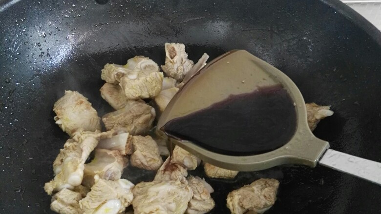 糖醋排骨,然后加入醋