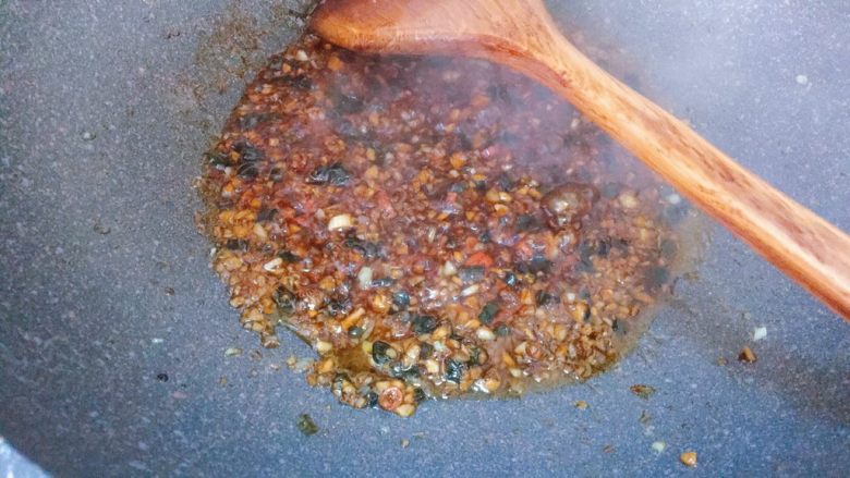烤茄子(烤箱版),大火煮至冒泡泡,香味浓郁