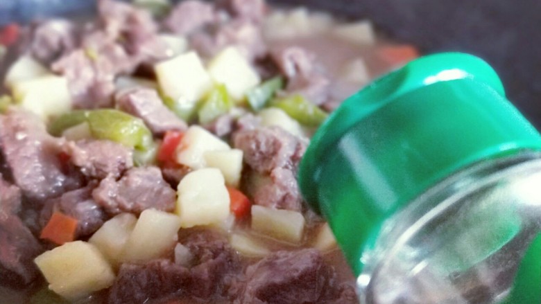 做年货+别有一番风味的牛肉浓汤,加入<a style='color:red;display:inline-block;' href='/shicai/ 720'>胡椒粉</a>,糖调味。