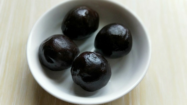 做年货-春节必备的紫薯豆沙包,<a style='color:red;display:inline-block;' href='/shicai/ 4729'>豆沙馅</a>准备好。