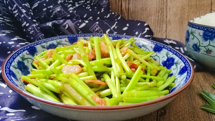 五花肉炒芦蒿