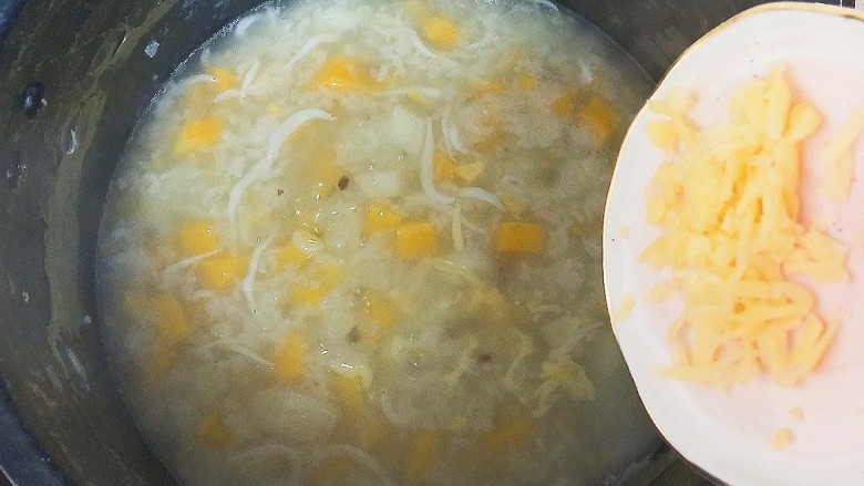 #宝宝辅食#奶香杂粮粥,加奶酪,煮3分钟