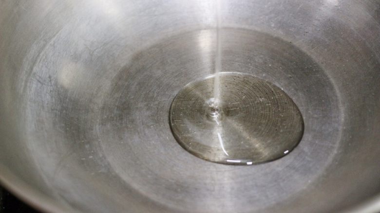 秋葵胡萝卜炒里脊,热锅冷油