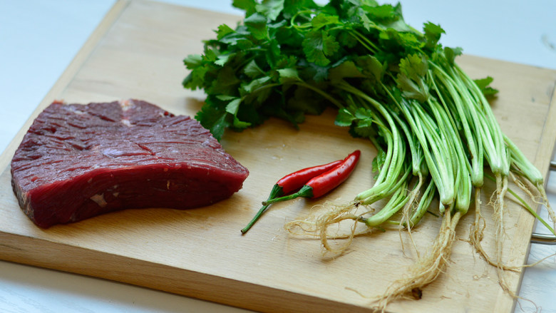 香根牛肉丝,材料准备好