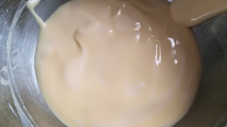 酸奶松饼+酸奶燕麦淋面(无泡打粉),切拌+翻拌均匀~~