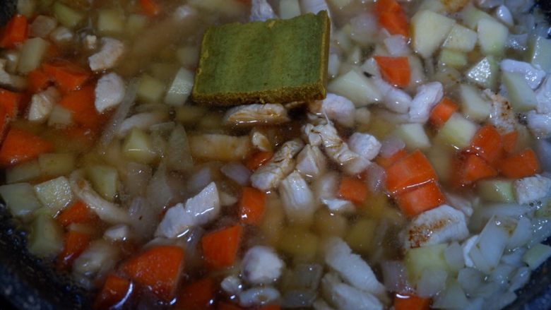 卡通餐—史努比咖喱鸡肉饭,一勺酱油