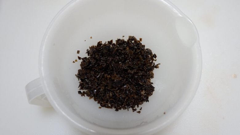 猪肉海苔鸡蛋卷,取出放入容器中备用,