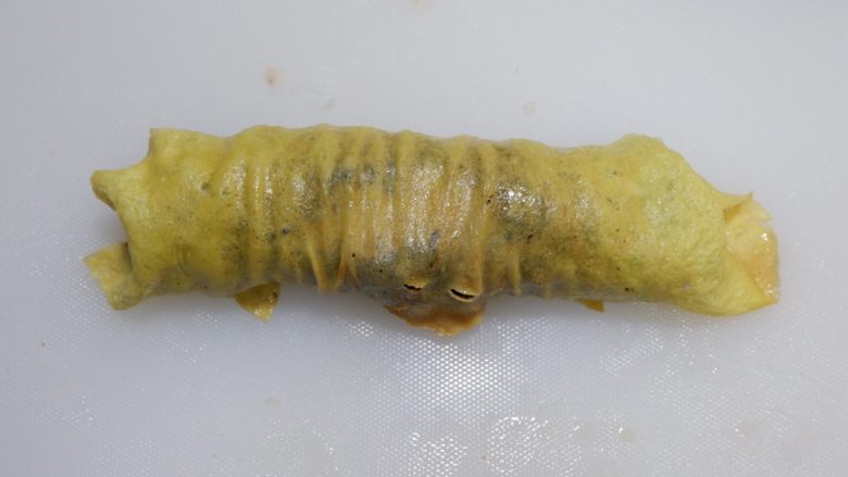 猪肉海苔鸡蛋卷,放入蒸锅,上气后蒸15-20分钟。取出放置不烫手切块即可