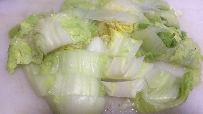 杂锦蔬菜煲,取出,切成小块备用