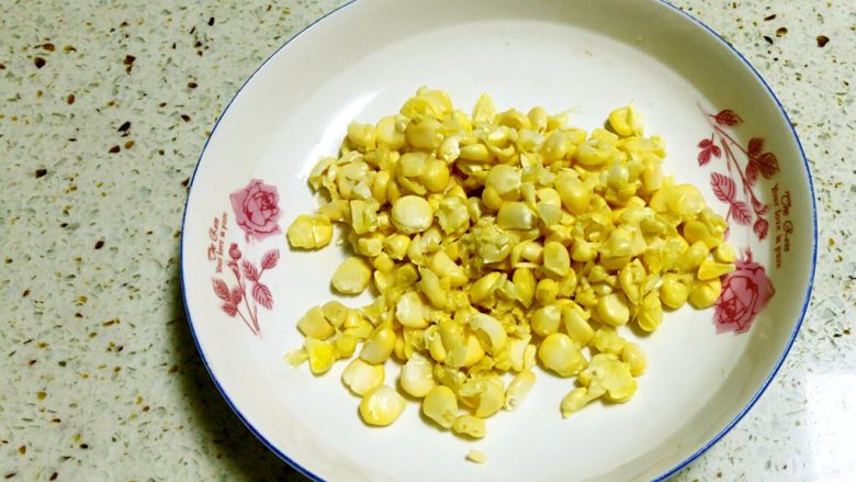 四色饺子,玉米🌽切丁备用,悄悄告诉你,我超级喜欢玉米