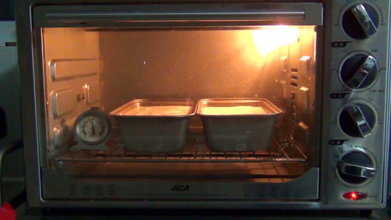 玉枕蛋糕,烤箱预热至150度,时间40分钟烤制。