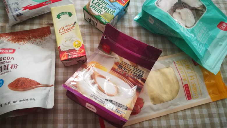 家宴甜点~双色奶冻小方,所需食材备齐