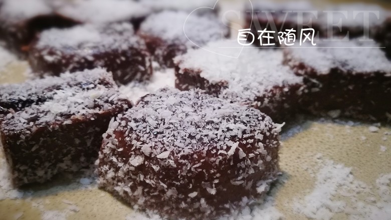 家宴甜点~双色奶冻小方,裹满椰蓉 看着就诱人吧😋