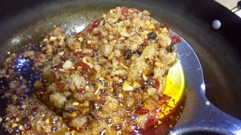 #年味儿#红红火火麻婆豆腐,把锅里所有食材炒香,炒出红油色