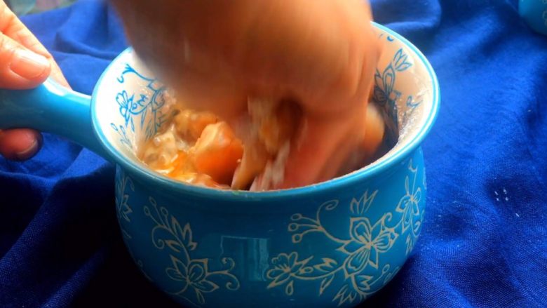 宫保鸡丁,抓匀腌制20分钟