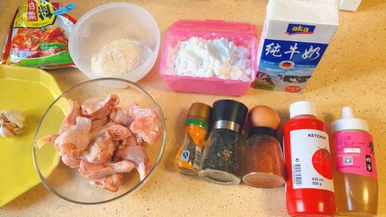 跟韩国人学的★双拼口味韩式炸鸡
「酱油蒜蓉味+韩式经典味」,我们要准备的东西,就是这些了!还真不少。