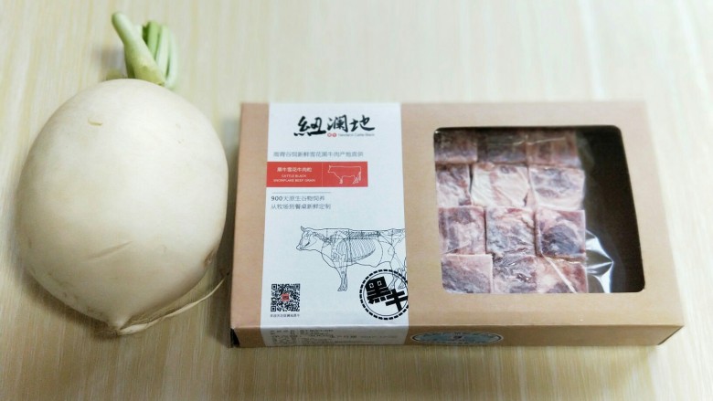 做年货+养生-增强免疫力的牛肉萝卜煲,准备食材。