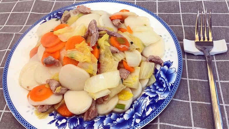 #年味#白菜肉丝炒年糕,出锅装盘,是不是很有食欲呢