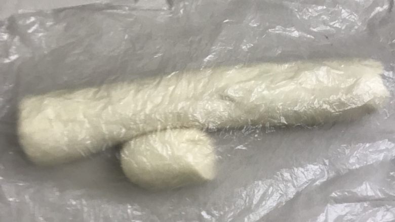 山东大白馒头,分割70克每个,要盖上保鲜膜哦