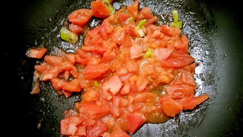 酸汤鸡滑――年腻后的开胃下饭菜,煸炒成西红柿酱。