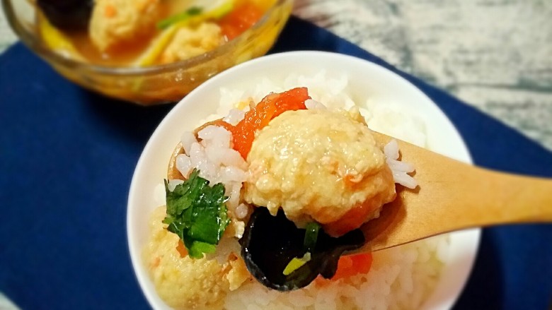 酸汤鸡滑――年腻后的开胃下饭菜,配着米饭一起吃是极好了。