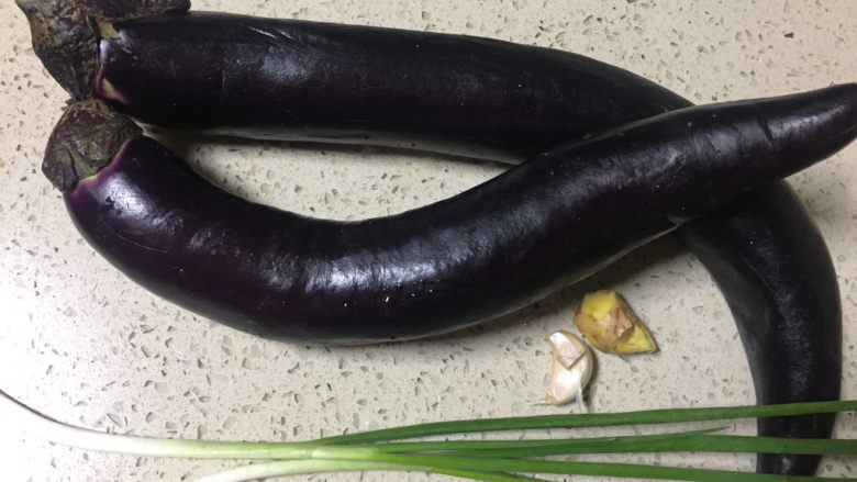 无需油炸糖醋茄子(番茄酱版),准备所需食材