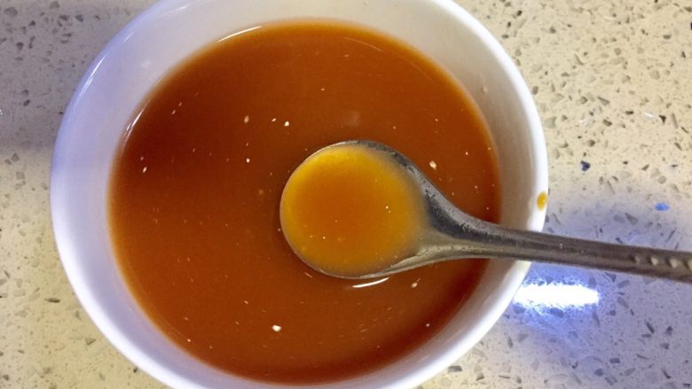 无需油炸糖醋茄子(番茄酱版),加100ml的水调匀