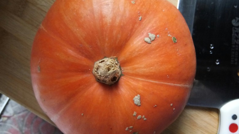 南瓜奶昔,<a style='color:red;display:inline-block;' href='/shicai/ 53'>南瓜</a>准备好