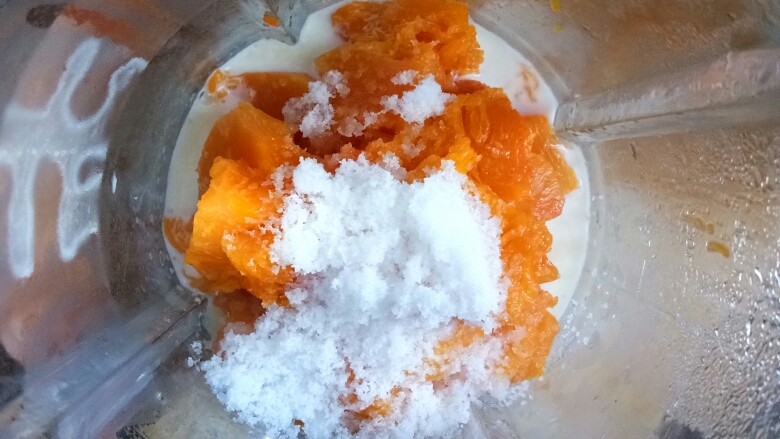 南瓜奶昔,放适量的<a style='color:red;display:inline-block;' href='/shicai/ 3729'>白糖</a>