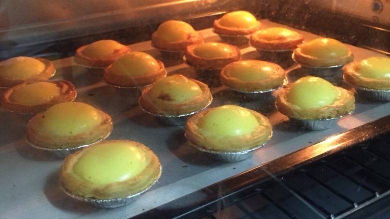 蛋挞制作,烤25分钟至表面上色