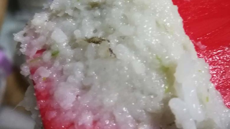 吃了就停不下来,鲜香酥脆的宝宝虾条,看一下图片,是非常粘稠的性状