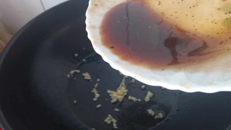 黑胡椒蜜汁鸡排,放入腌肉的酱汁