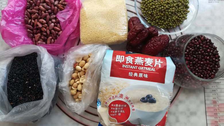杂粮八宝粥,准备好八宝粥的材料和份量,根据喜好来放,多少随意