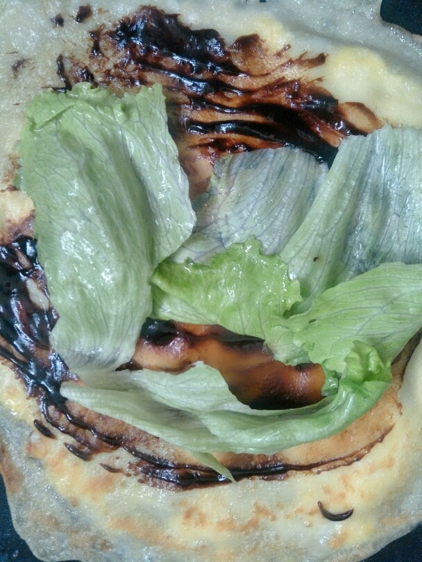 宝宝辅食 10M+ 超级松软的小米饼,放好<a style='color:red;display:inline-block;' href='/shicai/ 121'>生菜</a>。