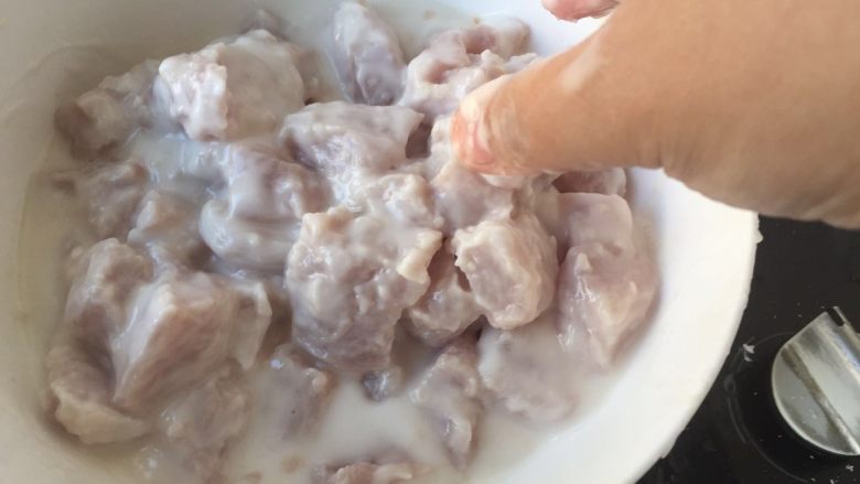 #年夜饭# 溜肉段 ,隔一段时间就要用手抓均匀