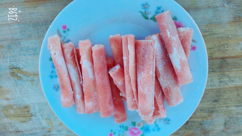 蟹味菇炒牛肉卷,<a style='color:red;display:inline-block;' href='/shicai/ 39917'>牛肉卷</a>一盘,也可以少放点。我家宝宝喜欢吃所以我放多点。