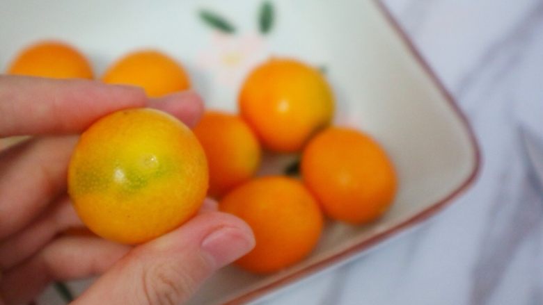 蜜糖金桔🍊,洗净后去蒂