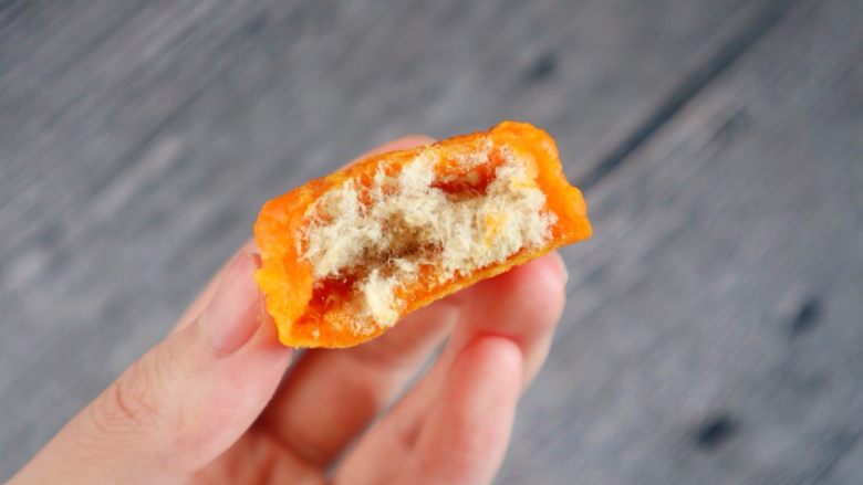 肉松夹心的🎃南瓜饼,咬开一口满满的肉松,很好吃