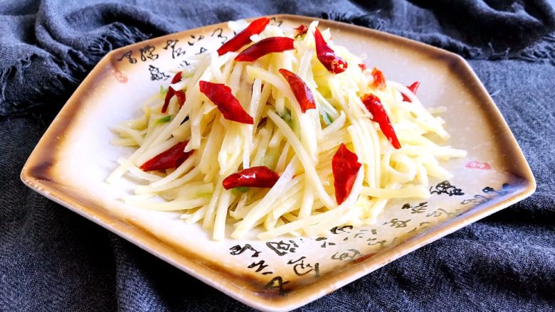 5分钟快手菜 树椒土豆丝,树椒土豆丝香辣脆爽,清淡适宜~