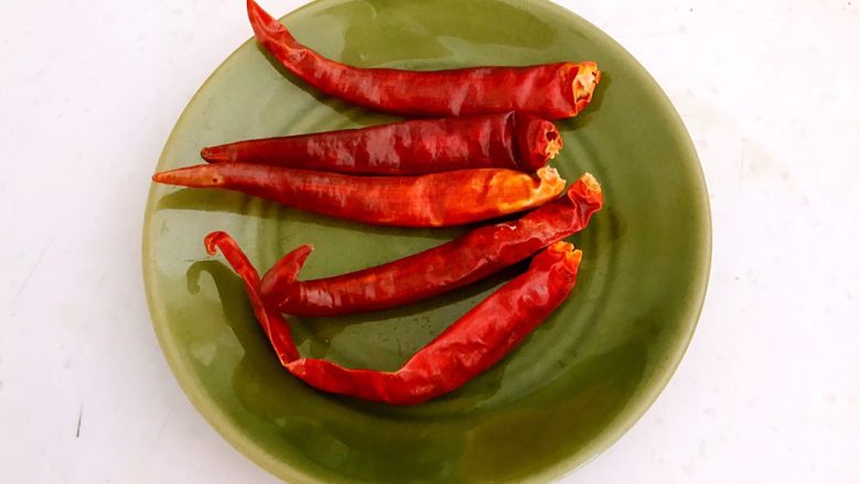 5分钟快手菜 树椒土豆丝,树椒清洗干净