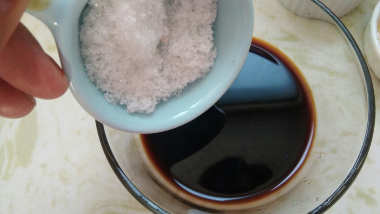爽口鸡翅尖,年夜饭下酒菜,在下入<a style='color:red;display:inline-block;' href='/shicai/ 3729'>白糖</a>。