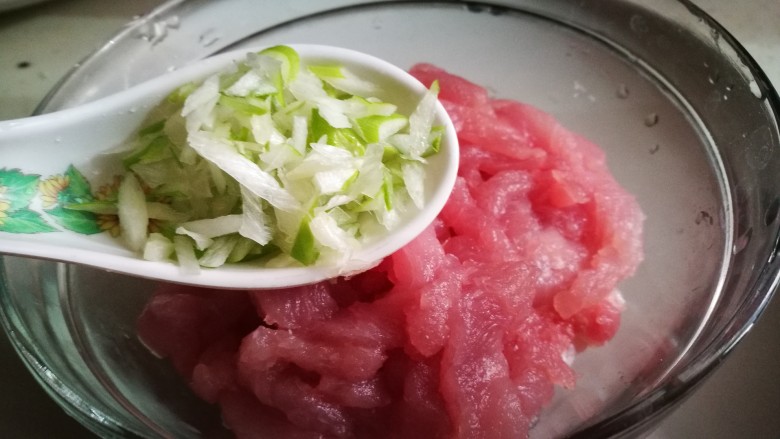 立春美食~炒合菜,加入<a style='color:red;display:inline-block;' href='/shicai/ 3250'>葱</a>花