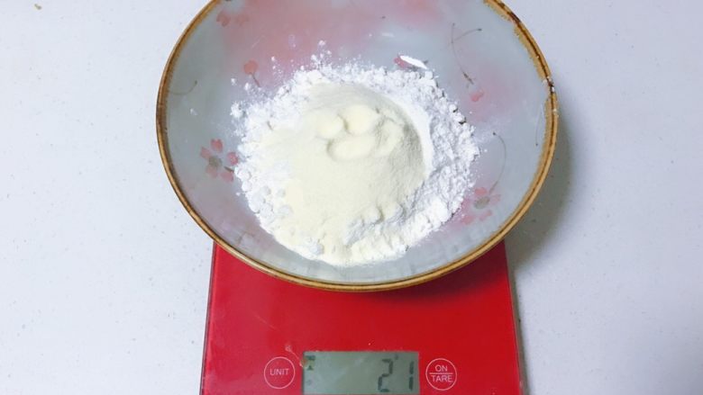 南瓜红枣华夫饼,再称取奶粉20克