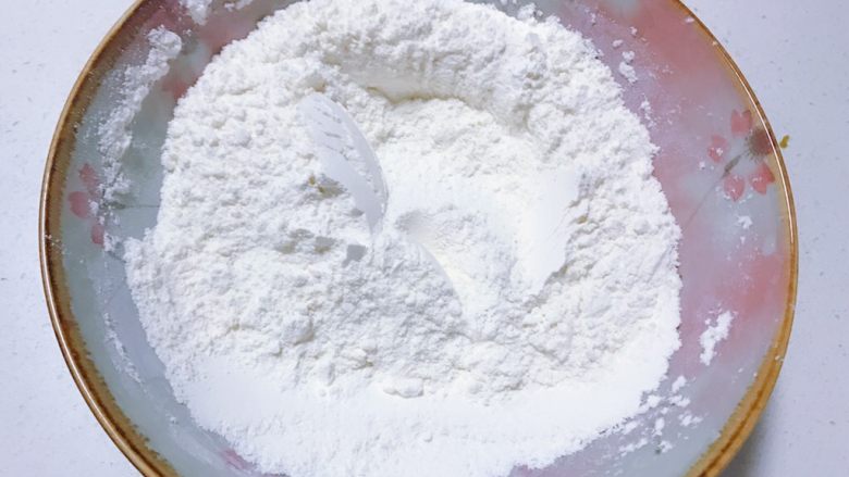 南瓜红枣华夫饼,将所有粉类混合均匀