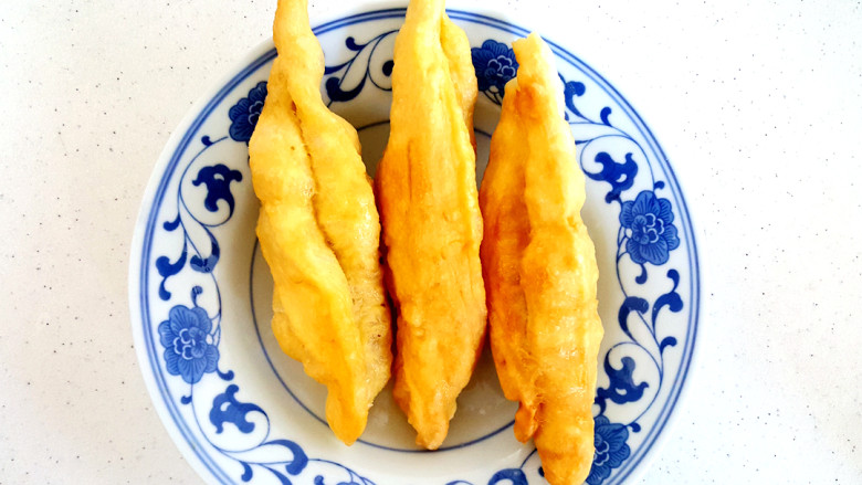 煎饼果子+油条,如图样子。