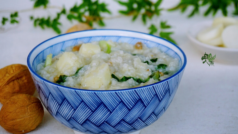 营养青菜肉丝山药粥,营养又美味，大人小孩都合适。