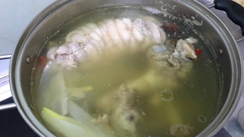 年夜饭之—水晶肘子(白切肘子)
,关火放凉