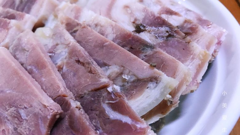 年夜饭之—水晶肘子(白切肘子)
,切薄片装盘