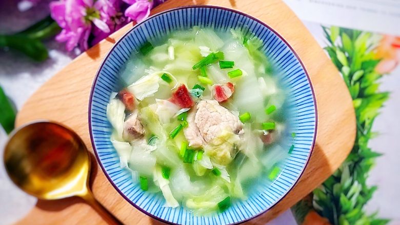 白菜腐竹火腿排骨汤,营养丰富,美味可口(✺ω✺)