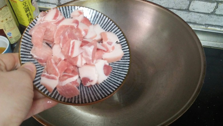 什锦酸菜,加<a style='color:red;display:inline-block;' href='/shicai/ 428'>五花肉</a>